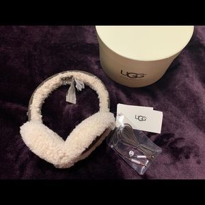 UGG Women’s Earmuffs w Speakers